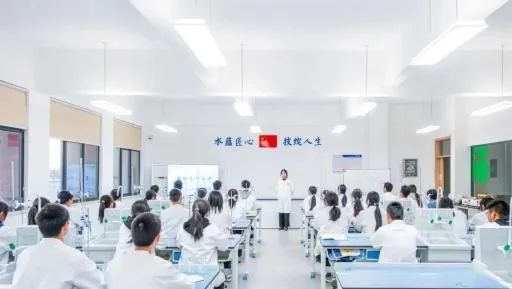 麗水某校生物制藥專業(yè)群招生 培養(yǎng)未來(lái)醫(yī)藥行業(yè)精英