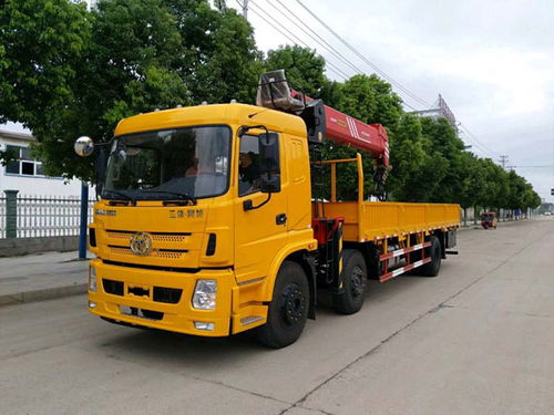 東風小三軸隨車吊 10噸與12噸車型圖片解析與應用指南
